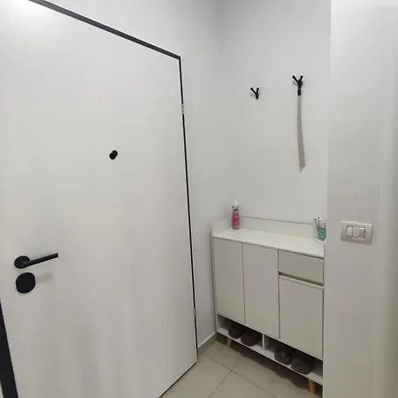 The V 2 Apartman *